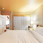 Yosemite Silvertip Lodge