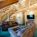 Yosemite Silvertip Lodge